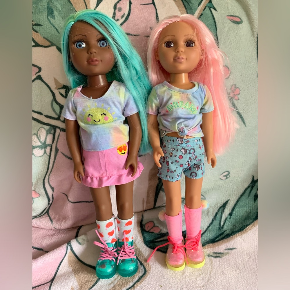 Two glitter girls dolls